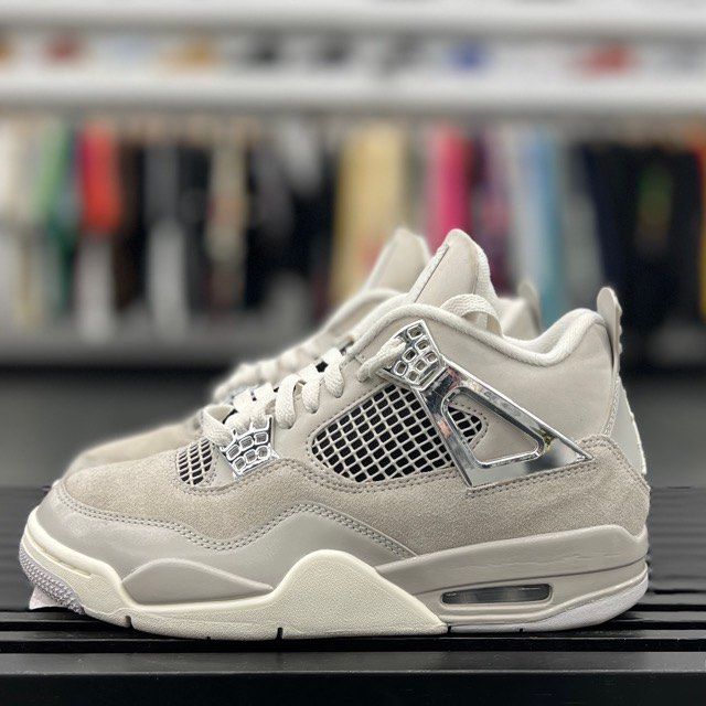 Jordan 4 Retro Frozen Moments (Women's) - Preowned