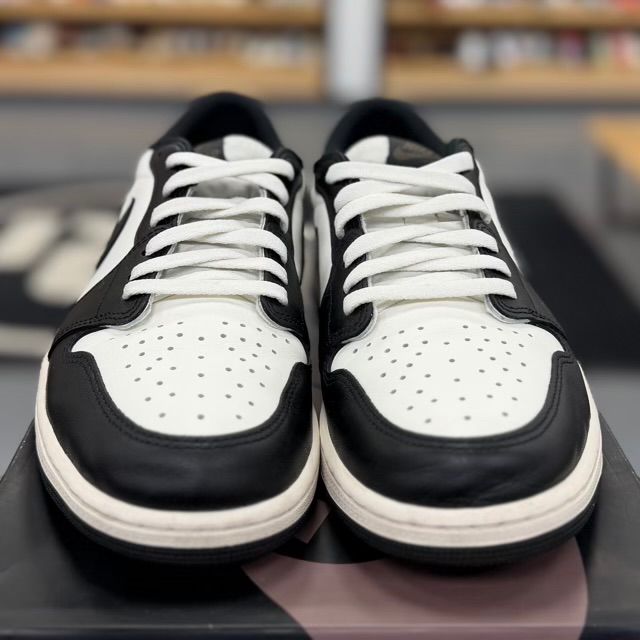Jordan 1 Retro Low OG Mocha - Preowned
