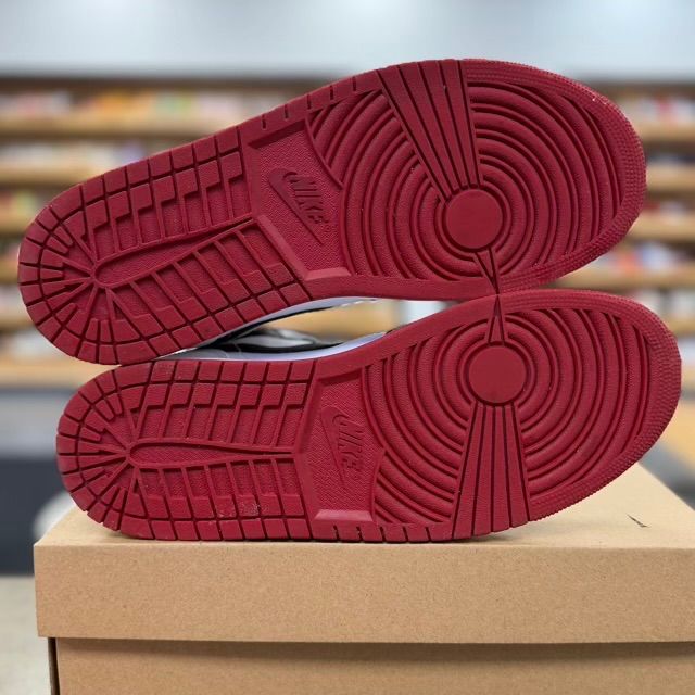 Jordan 1 Mid Gym Red Black Toe - Preowned