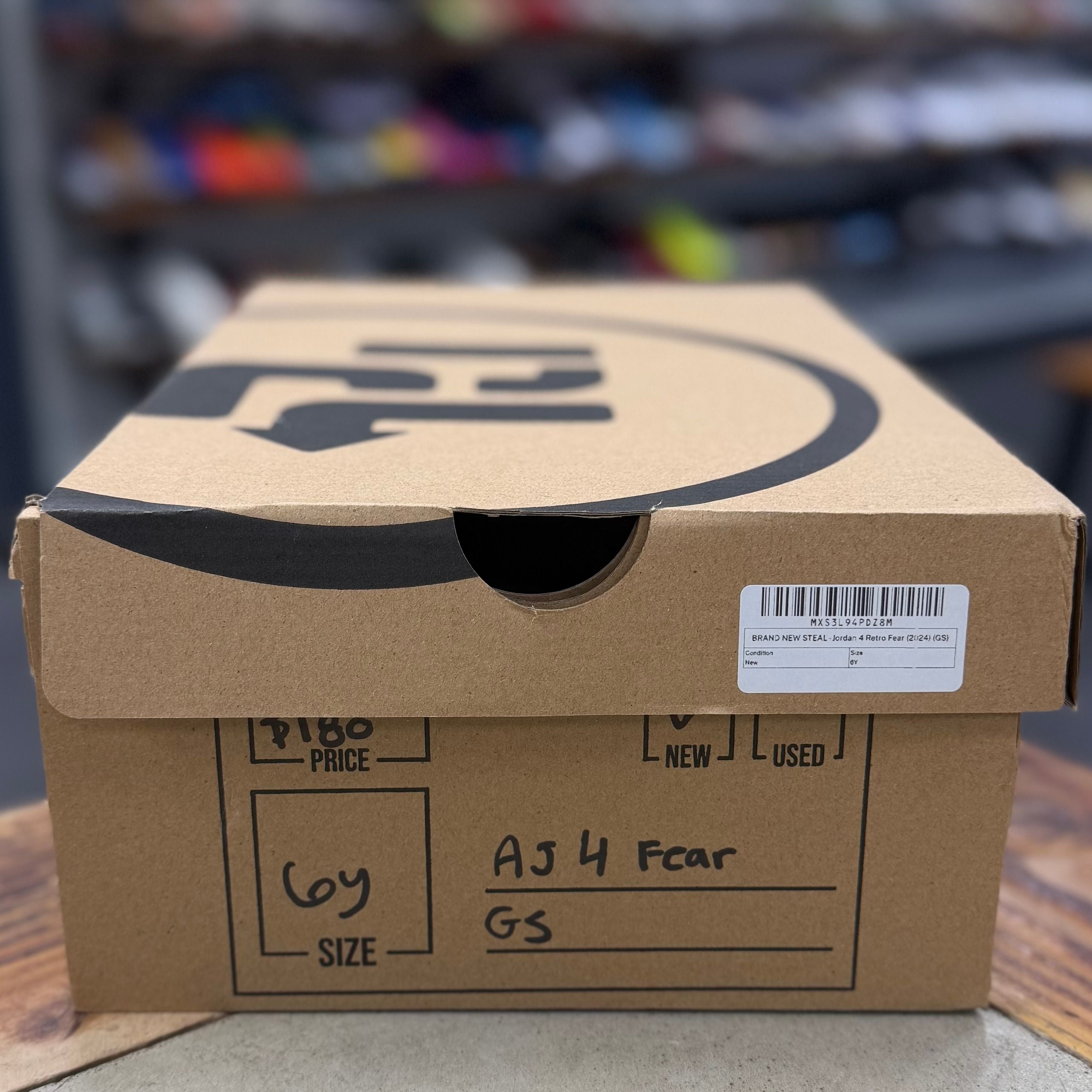 BRAND NEW STEAL - Jordan 4 Retro Fear (2024) (GS)