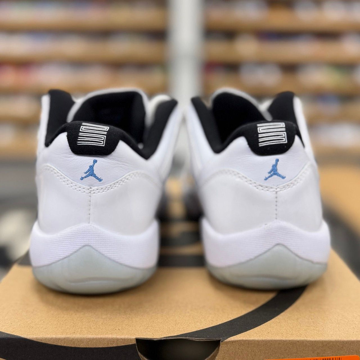 Jordan 11 Retro Low Legend Blue - Preowned