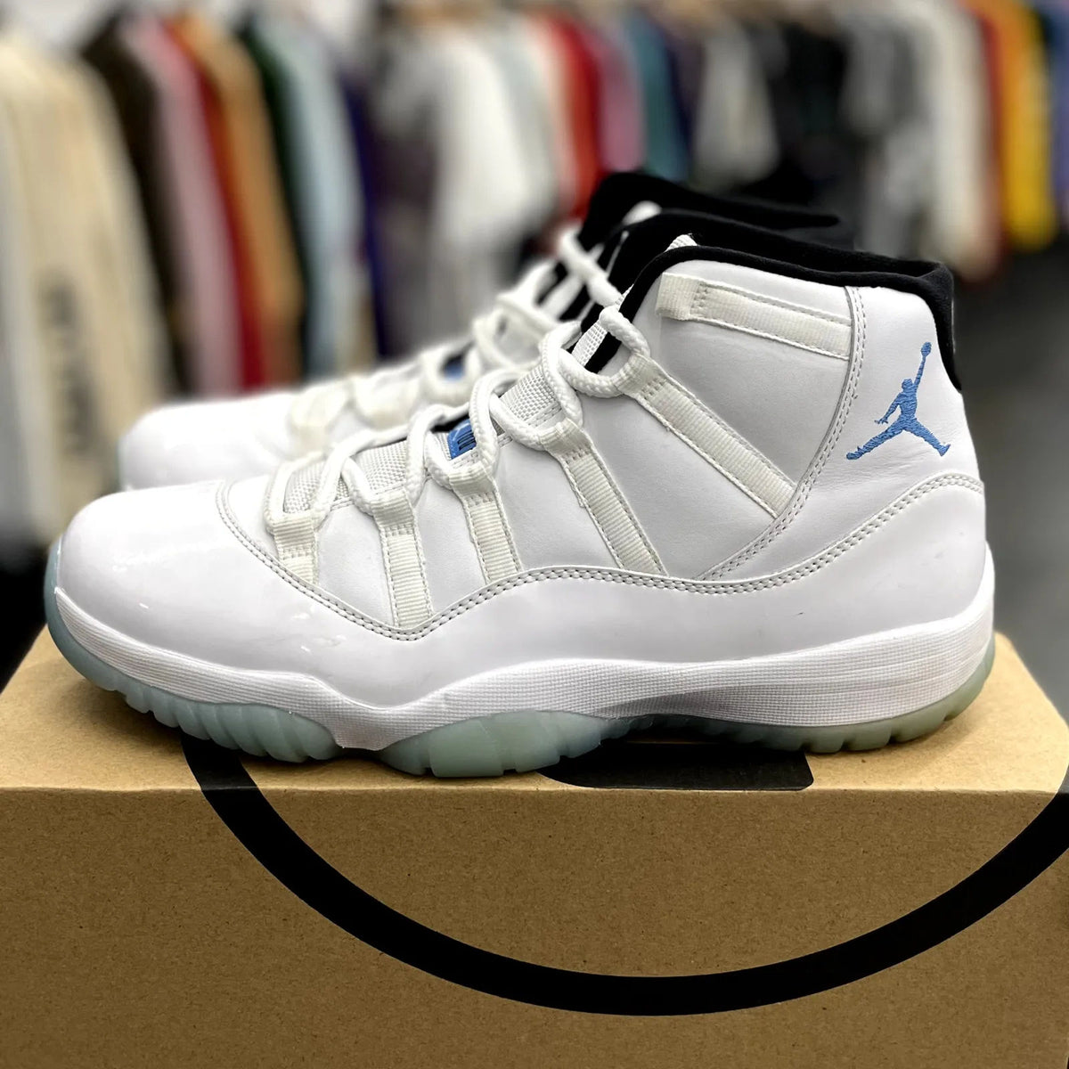 Jordan 11 Retro Legend Blue (2024) - Preowned