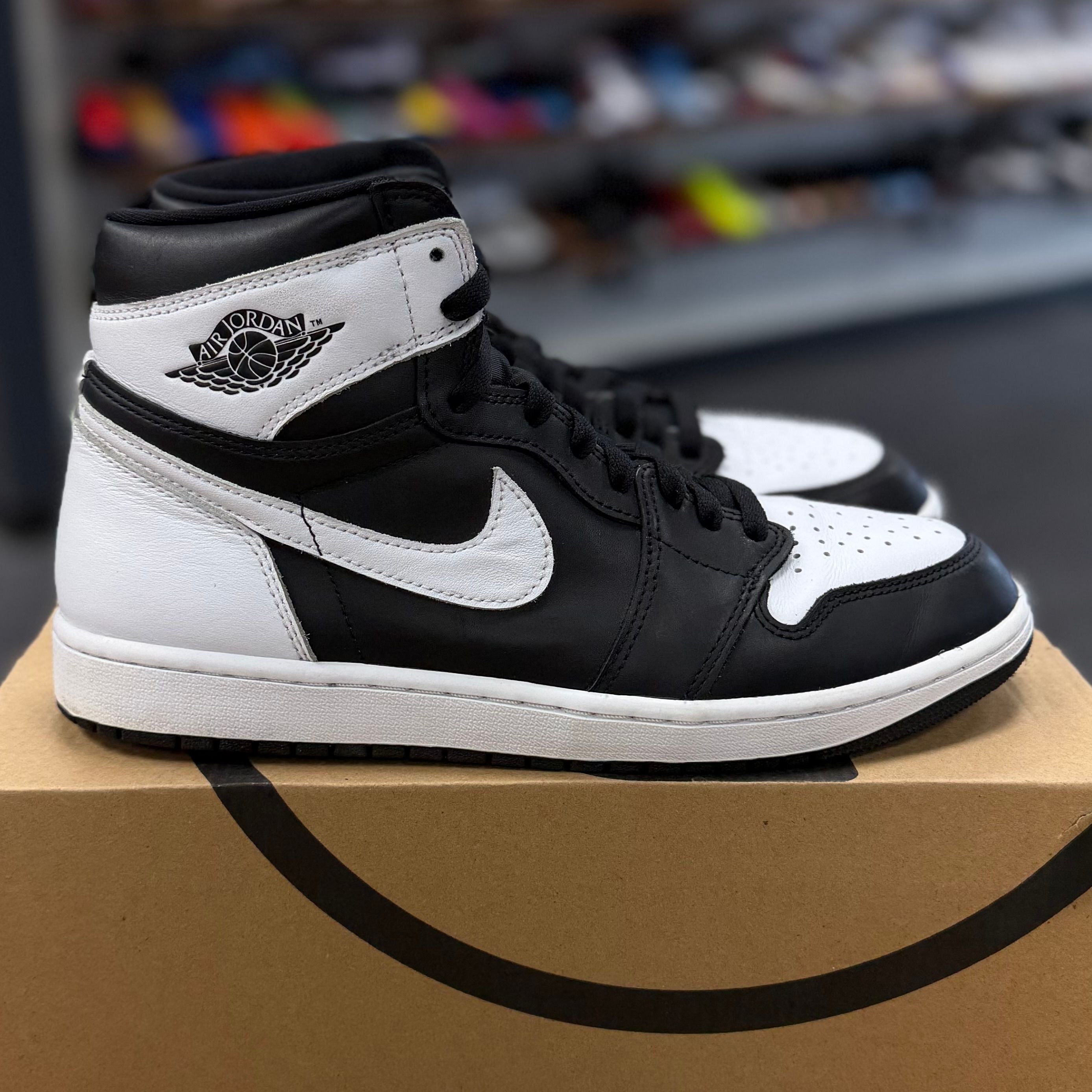 Jordan 1 Retro High OG Black White - Preowned