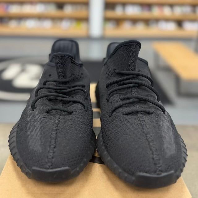 adidas Yeezy Boost 350 V2 Onyx - Preowned
