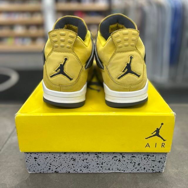 Jordan 4 Retro Lightning (2021) - Preowned
