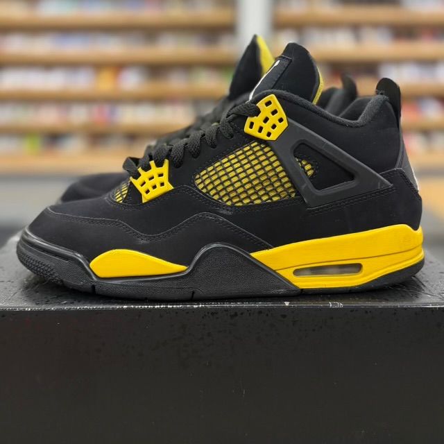 Jordan 4 Retro Thunder (2023) - Preowned