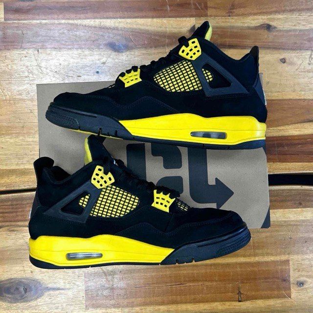 Jordan 4 Retro Thunder (2023) - Preowned