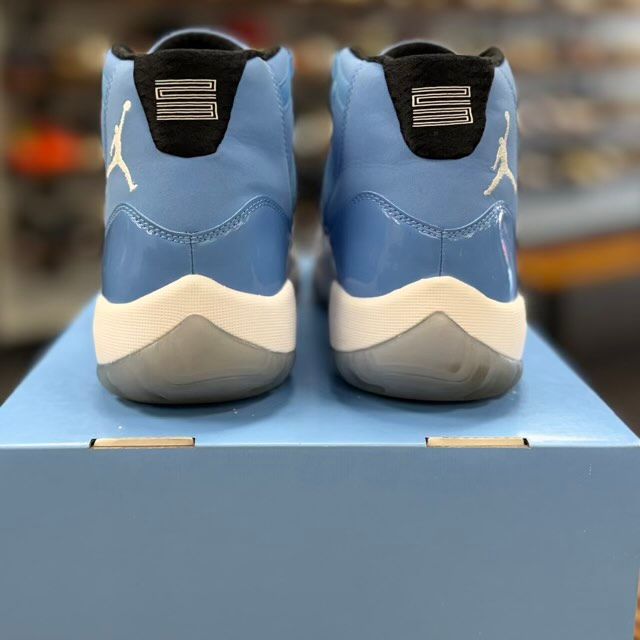 Jordan 11 Retro Pantone - Preowned