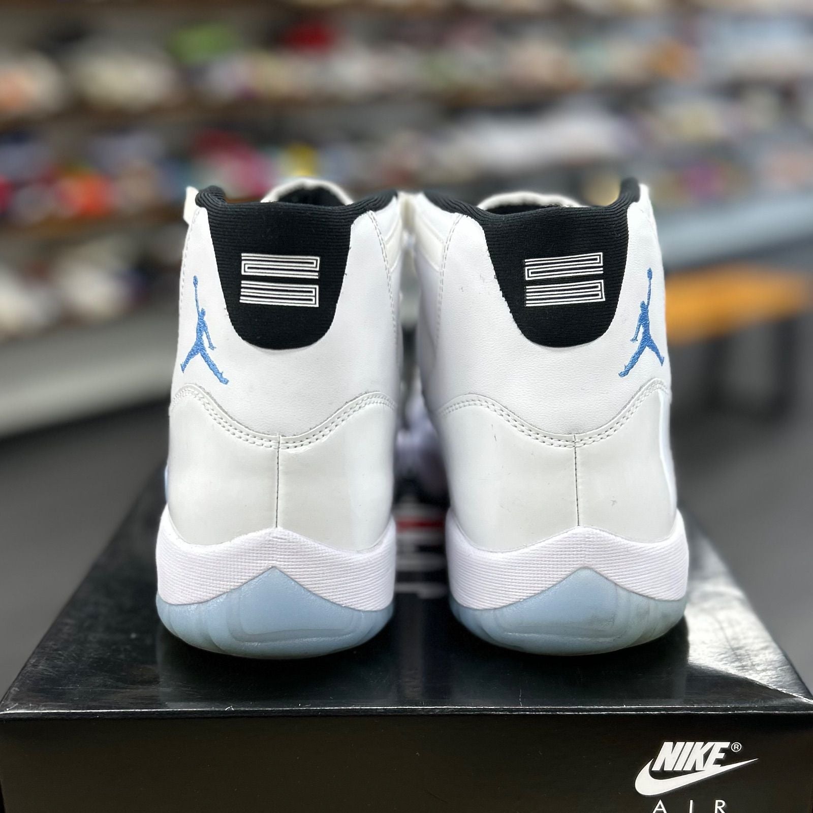 Jordan 11 Retro Legend Blue (2024) - Preowned