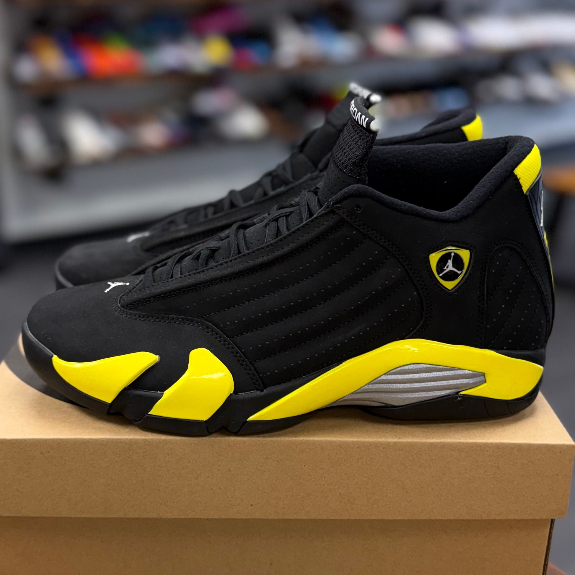 BRAND NEW STEAL - Jordan 14 Retro Thunder