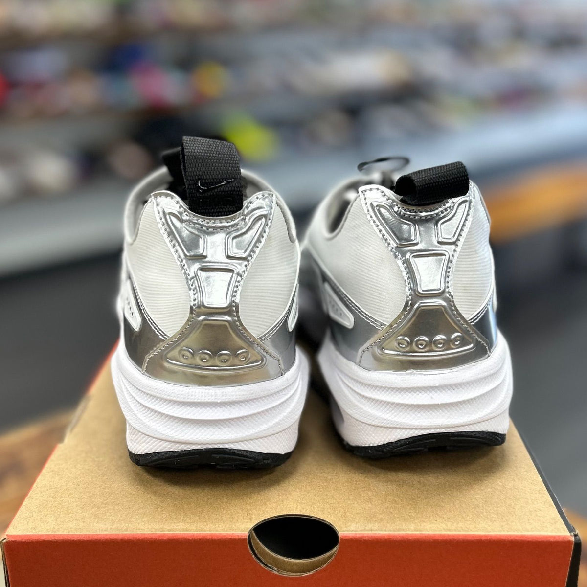 Nike Air Max Sunder SE White Metallic Silver (Women's) - Preowned