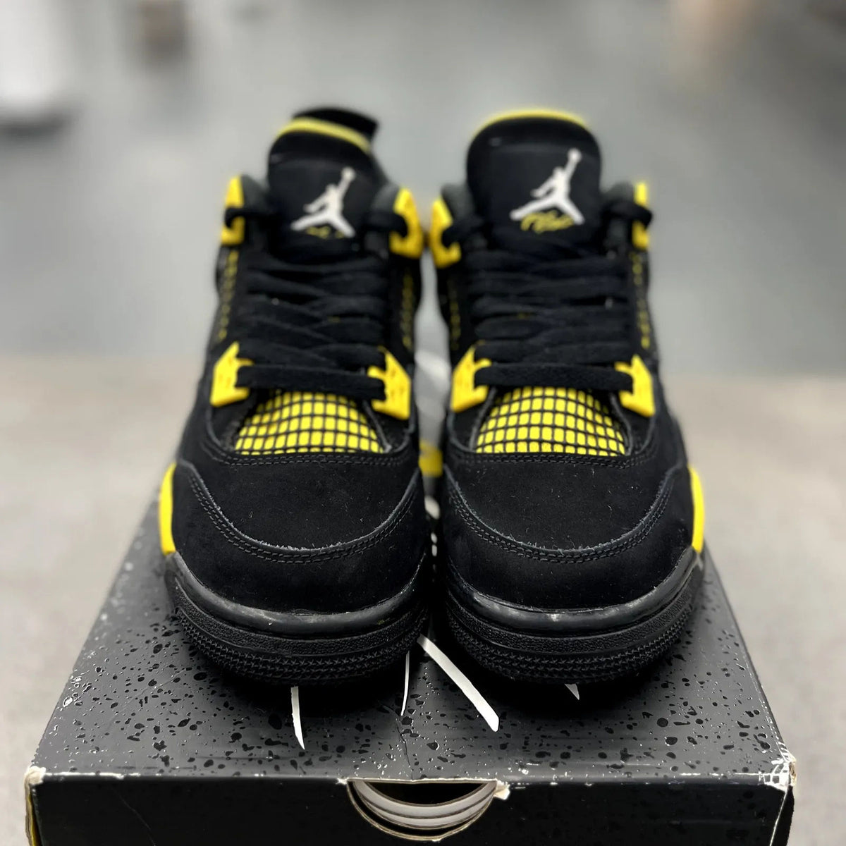 Jordan 4 Retro Thunder (2023) (GS) - Preowned