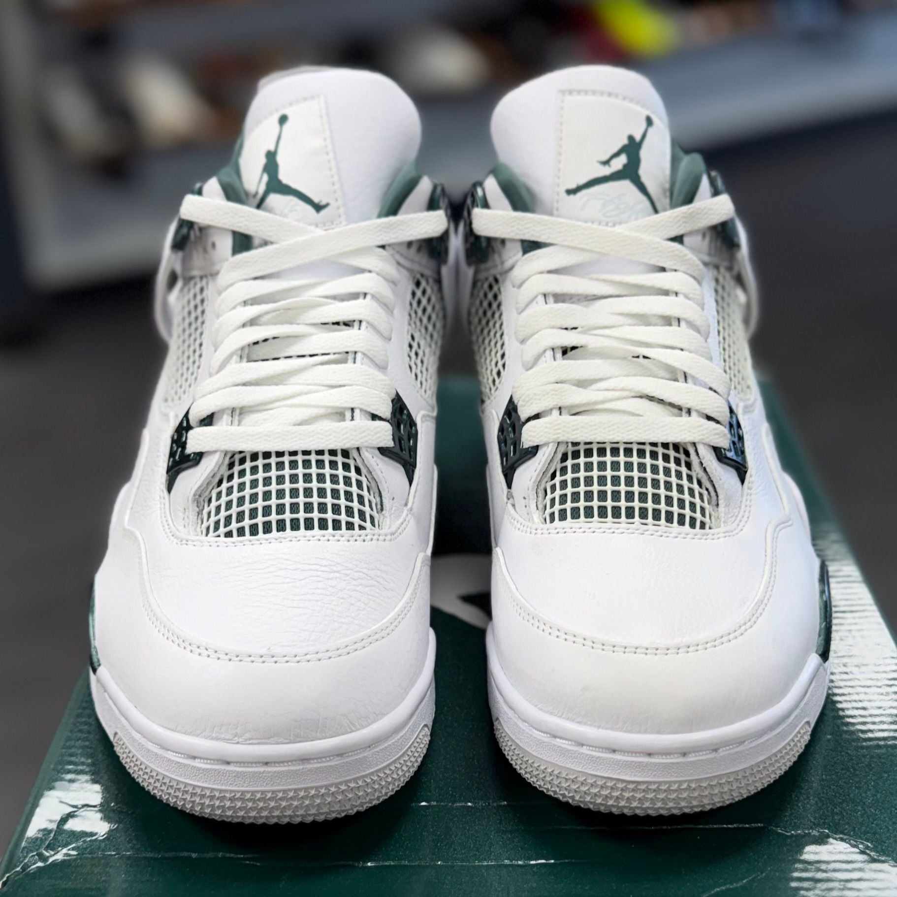 BRAND NEW STEAL - Jordan 4 Retro Oxidized Green