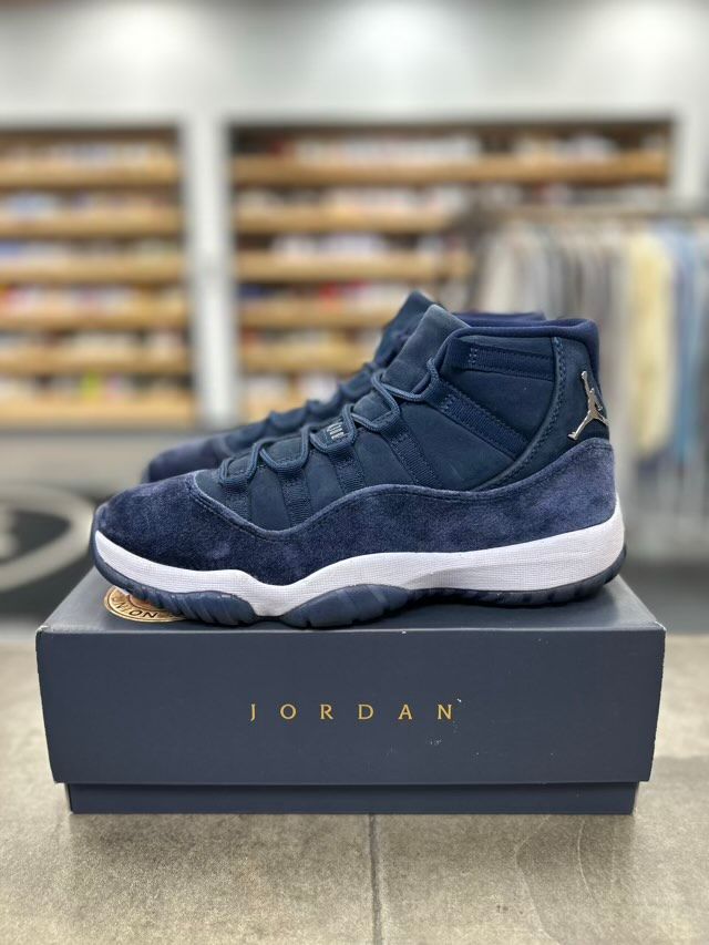Jordan 11 Retro Midnight Navy (Women's) - Preowned