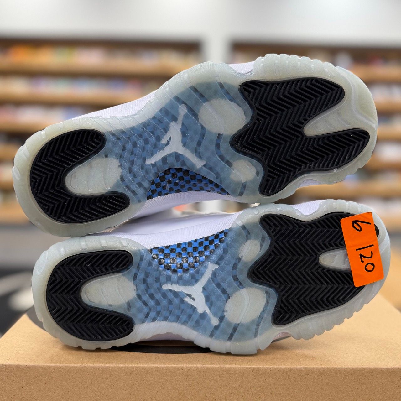 Jordan 11 Retro Low Legend Blue - Preowned
