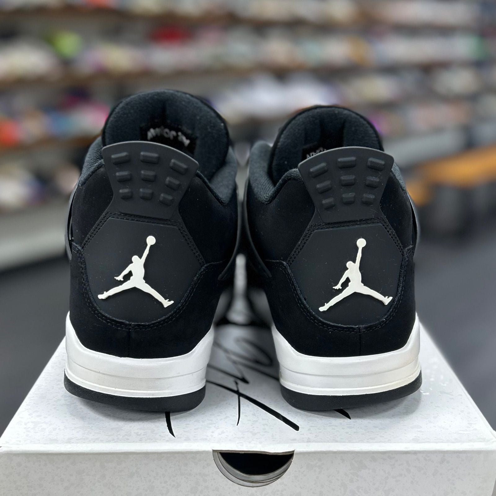 Jordan 4 Retro White Thunder - Preowned