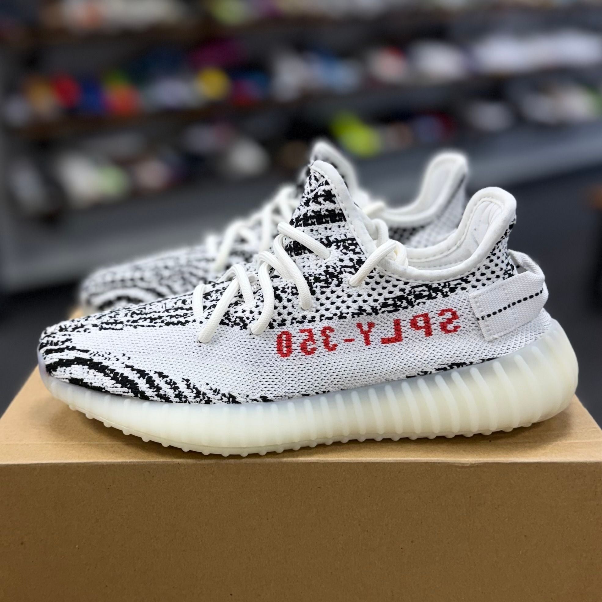 BRAND NEW STEAL - adidas Yeezy Boost 350 V2 Zebra