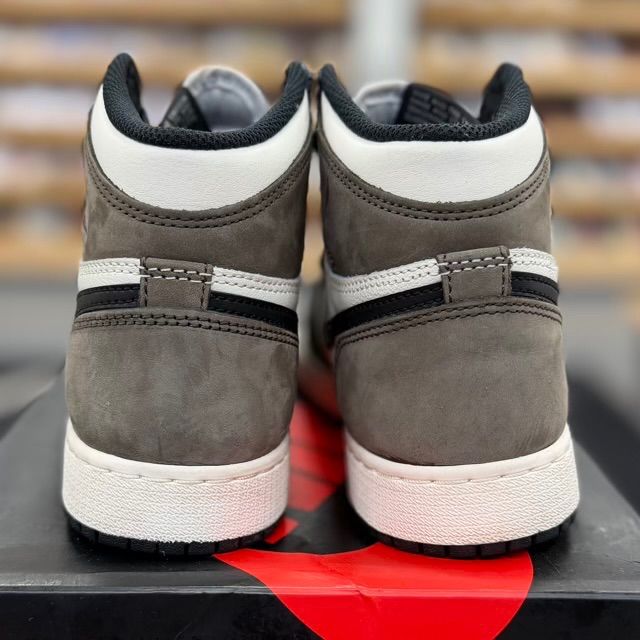 Jordan 1 Retro High Dark Mocha (GS) - Preowned