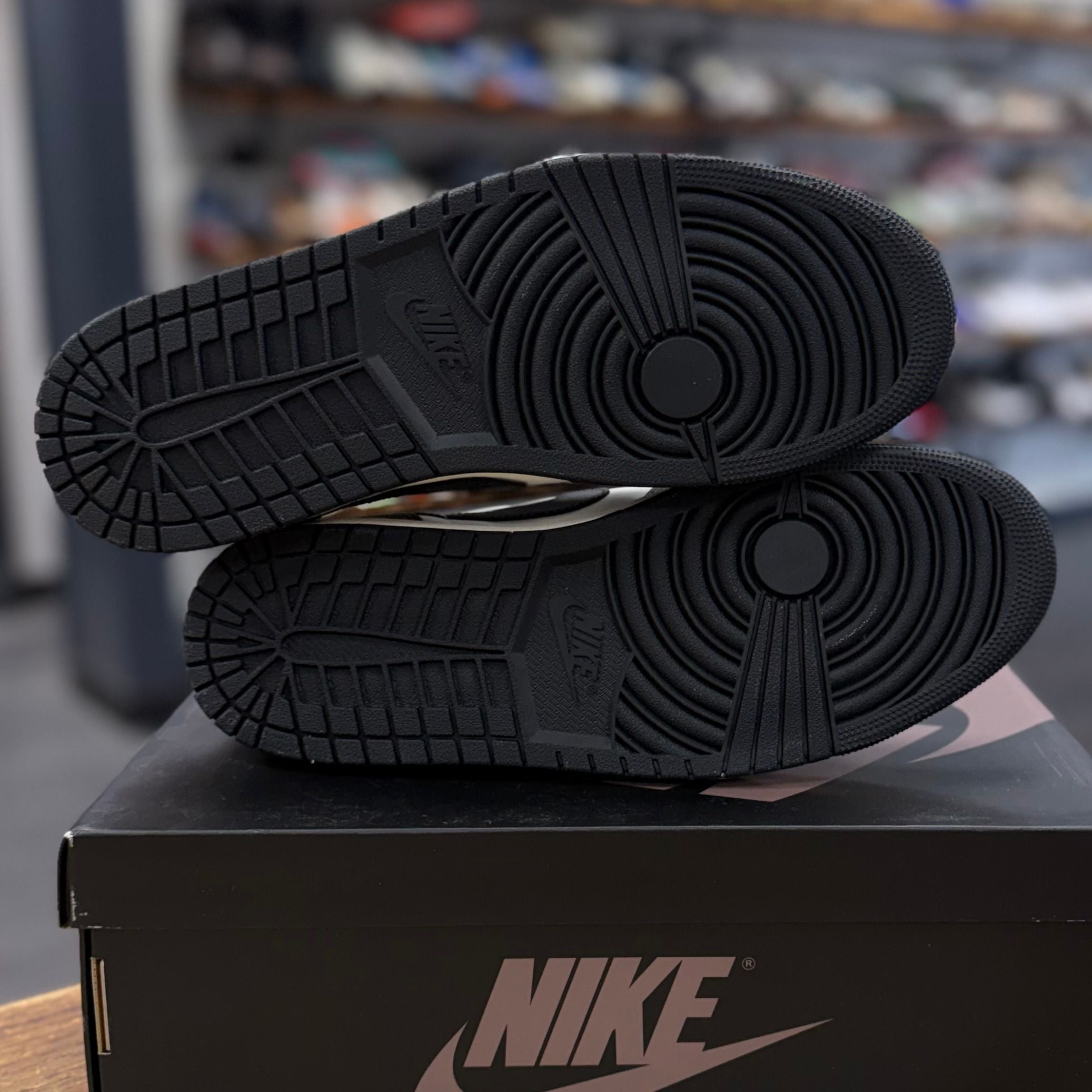 BRAND NEW STEAL - Jordan 1 Retro Low OG Mocha