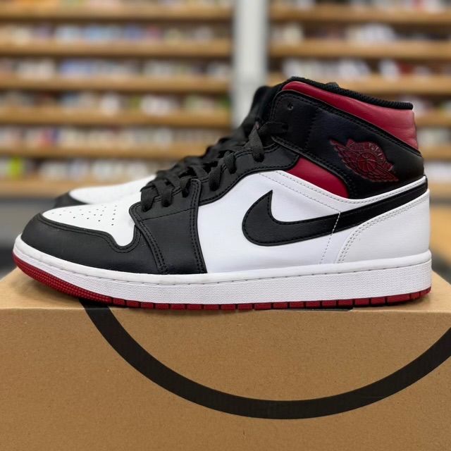 Jordan 1 Mid Gym Red Black Toe - Preowned