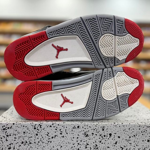 Jordan 4 Retro Bred Reimagined (GS) - Preowned
