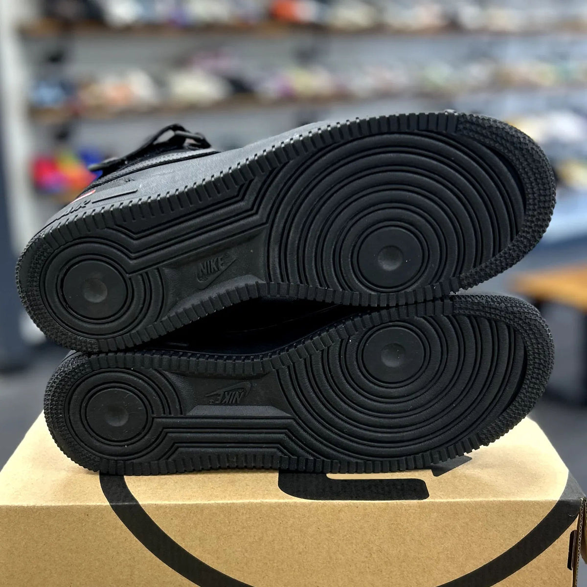 Nike Air Force 1 Mid Supreme Black - Preowned