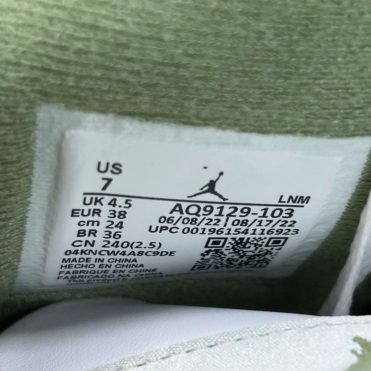 Jordan 4 Retro Seafoam (Women's) - Preowned