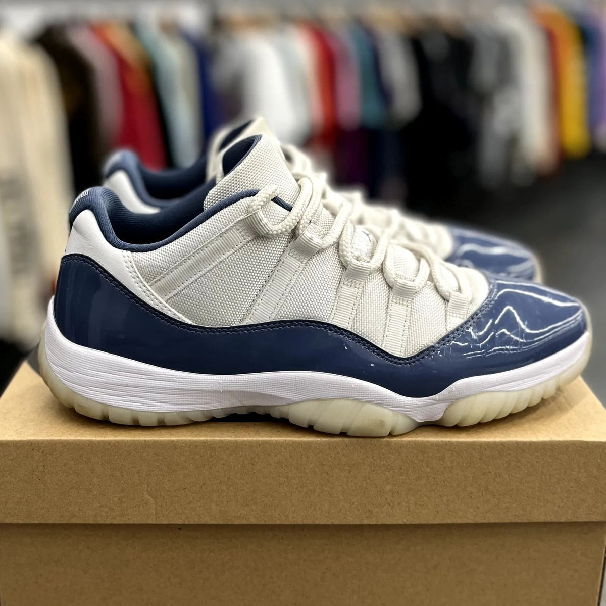 Jordan 11 Retro Low Diffused Blue - Preowned