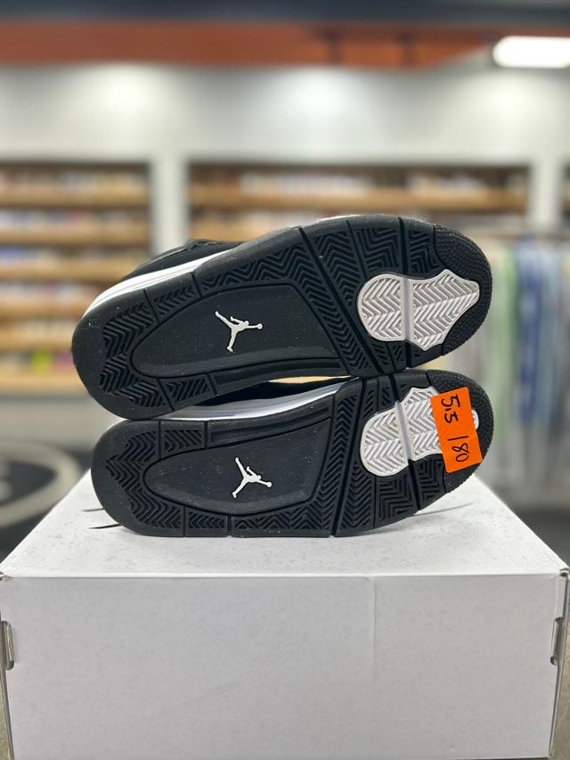 Jordan 4 Retro White Thunder (GS) - Preowned