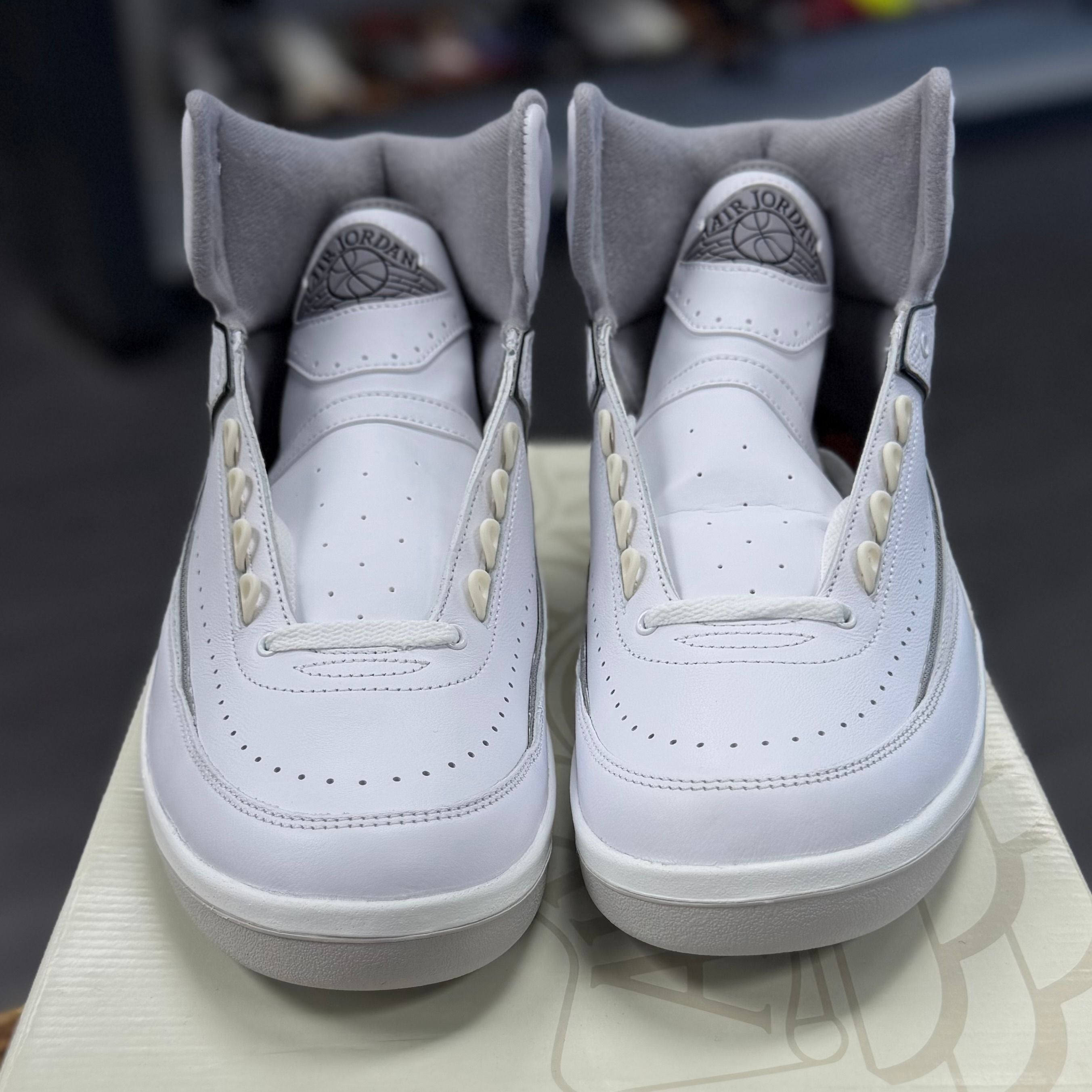 BRAND NEW STEAL - Jordan 2 Retro Cement Grey