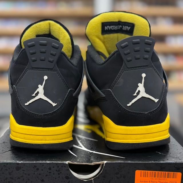 Jordan 4 Retro Thunder (2023) - Preowned