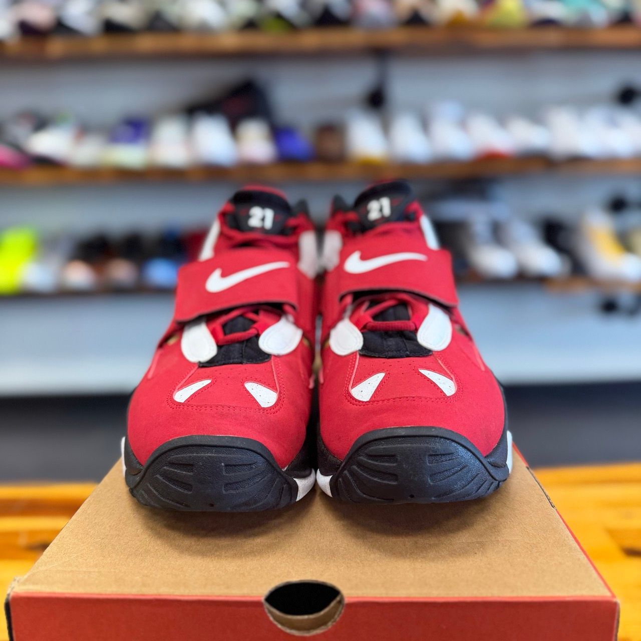 Nike Air Diamond Turf 2 Red Gold (2026) - Preowned