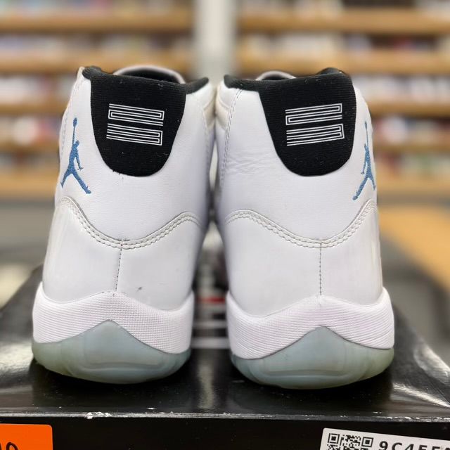 Jordan 11 Retro Legend Blue (2024) - Preowned