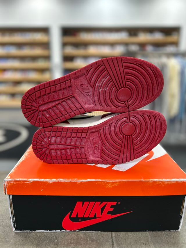 Jordan 1 Retro High OG Chicago Lost and Found - Preowned