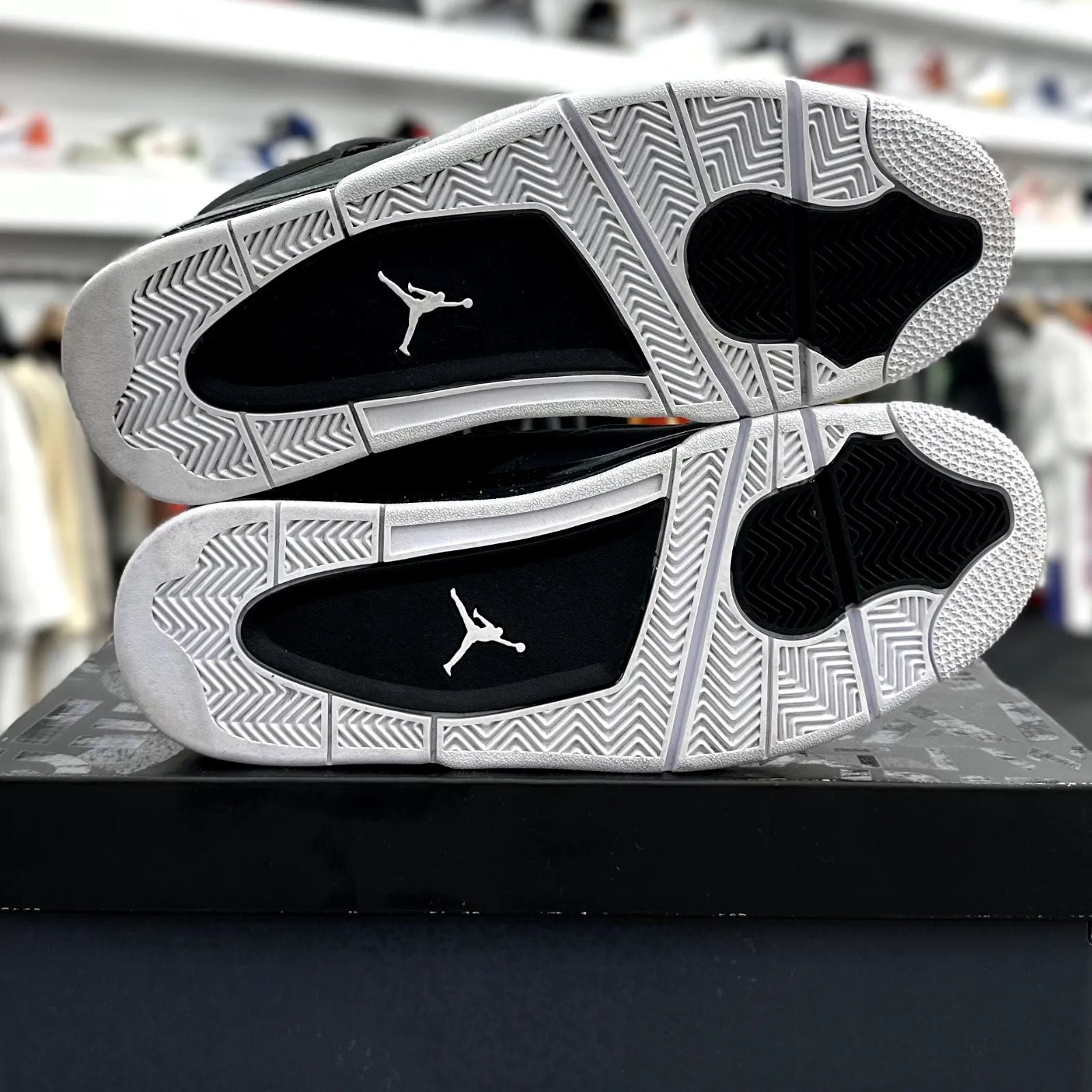 Jordan 4 Retro Fear (2024) - Preowned