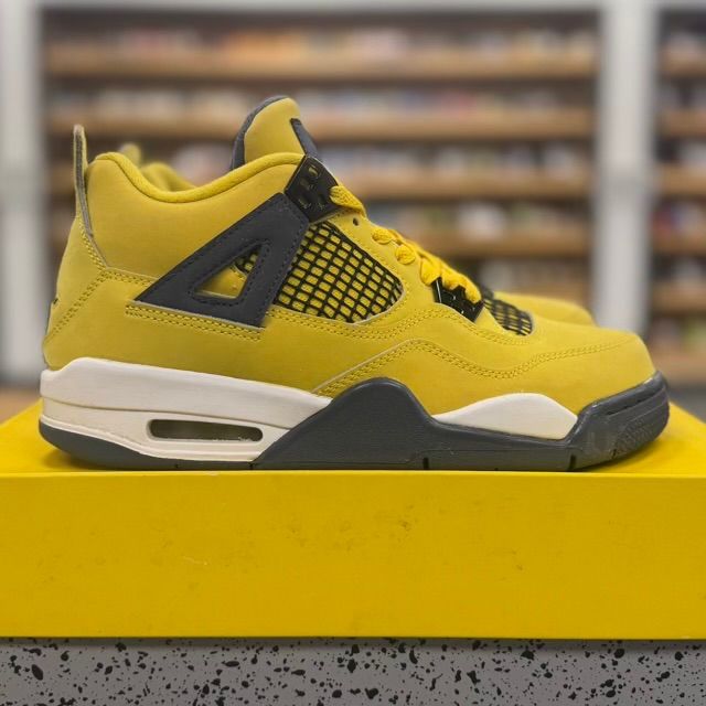 Jordan 4 Retro Lightning (2021) (GS) - Preowned