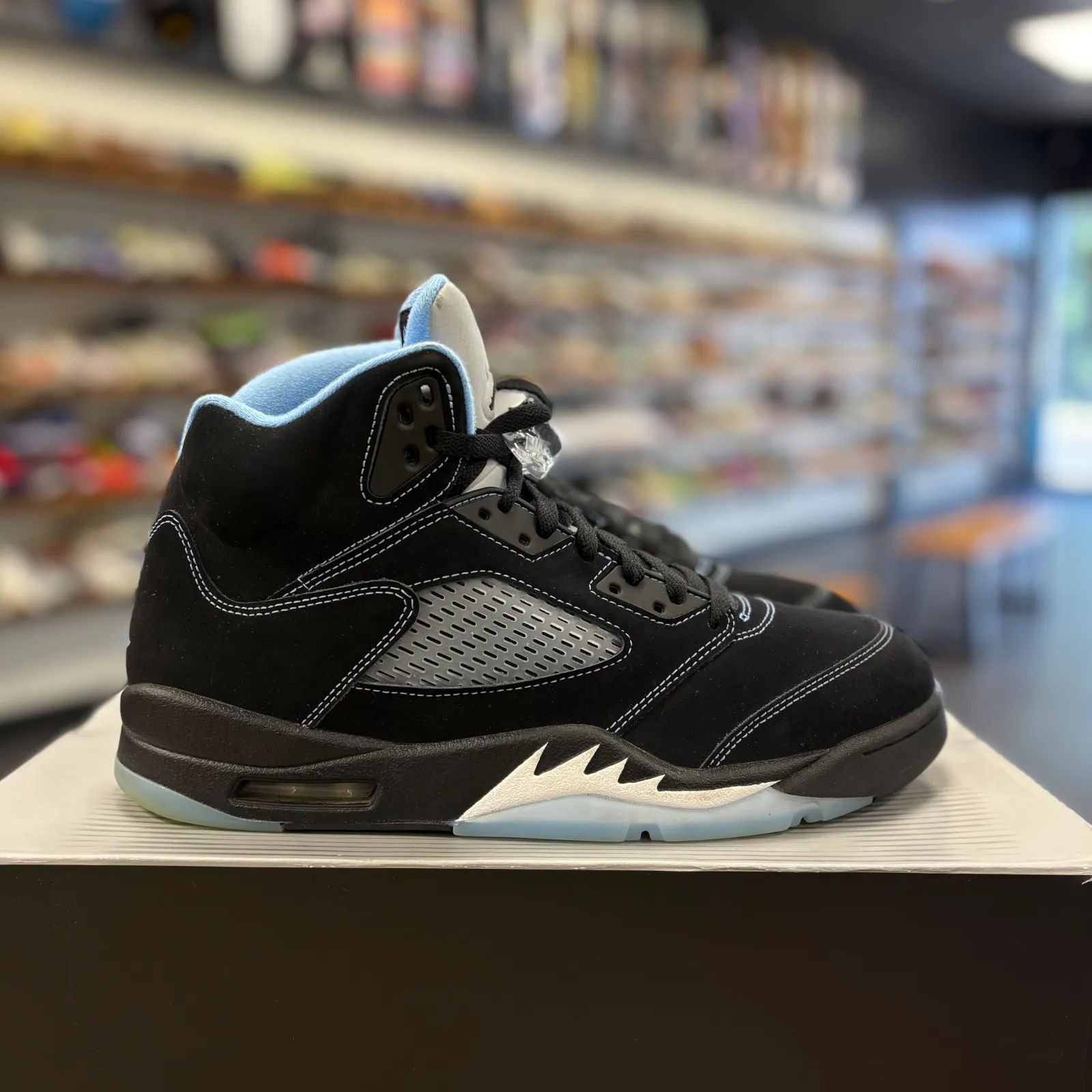 Jordan 5 Retro Black University Blue (2026) - Preowned