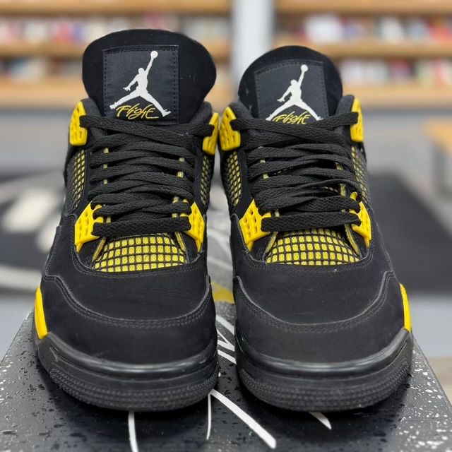 Jordan 4 Retro Thunder (2023) - Preowned