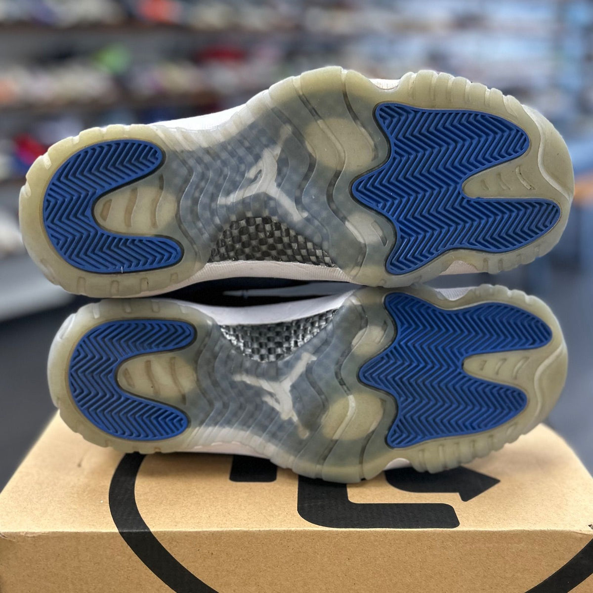 Jordan 11 Retro Low Space Jam - Preowned