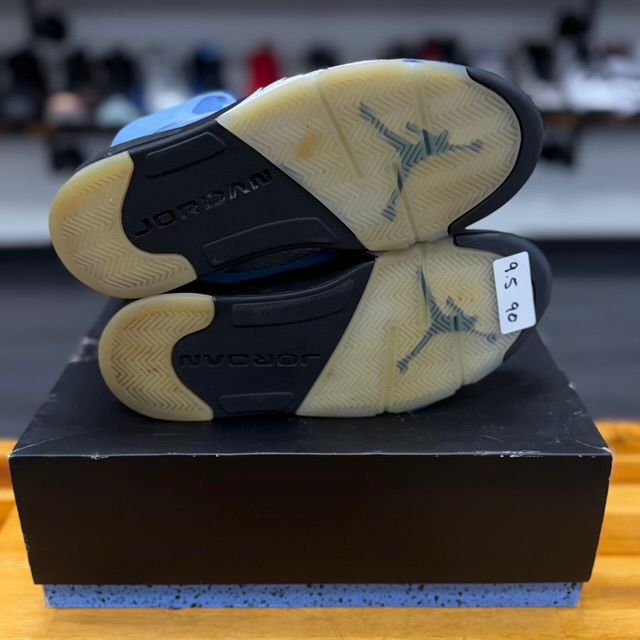 Jordan 5 Retro UNC University Blue - Preowned