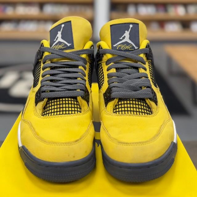 Jordan 4 Retro Lightning (2021) - Preowned