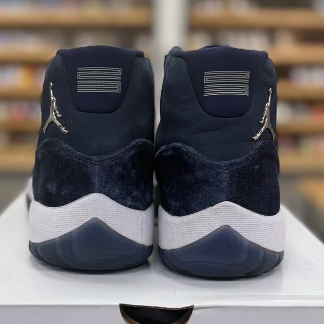 Jordan 11 Retro Midnight Navy (Women's) - Preowned