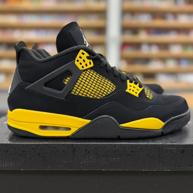 Jordan 4 Retro Thunder (2023) - Preowned