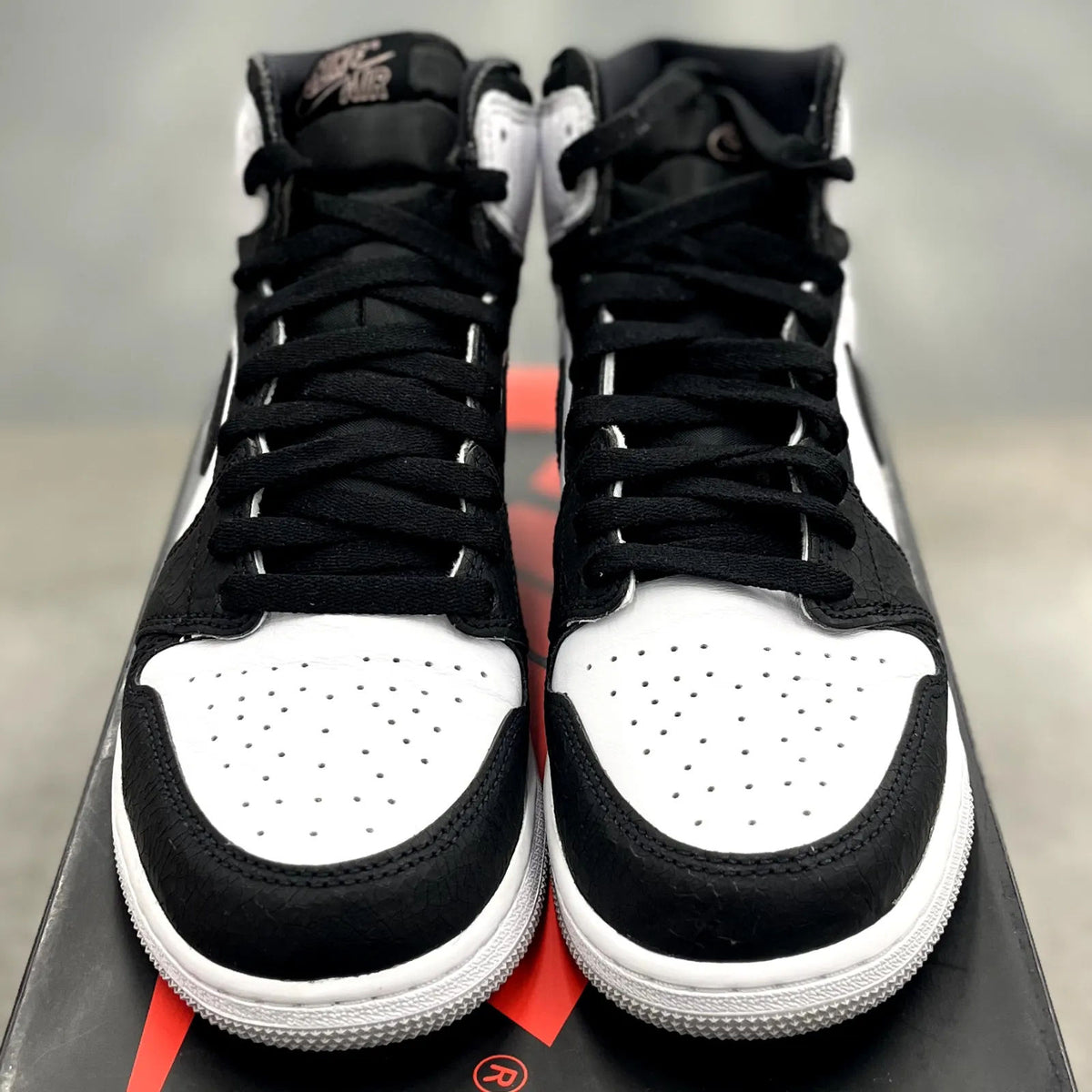 Jordan 1 Retro High OG Bleached Coral (GS) - Preowned