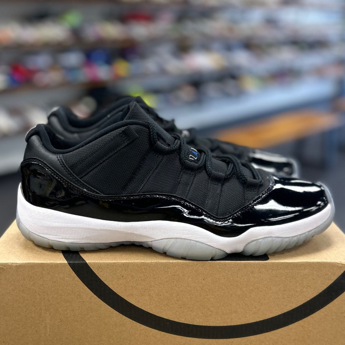 Jordan 11 Retro Low Space Jam - Preowned
