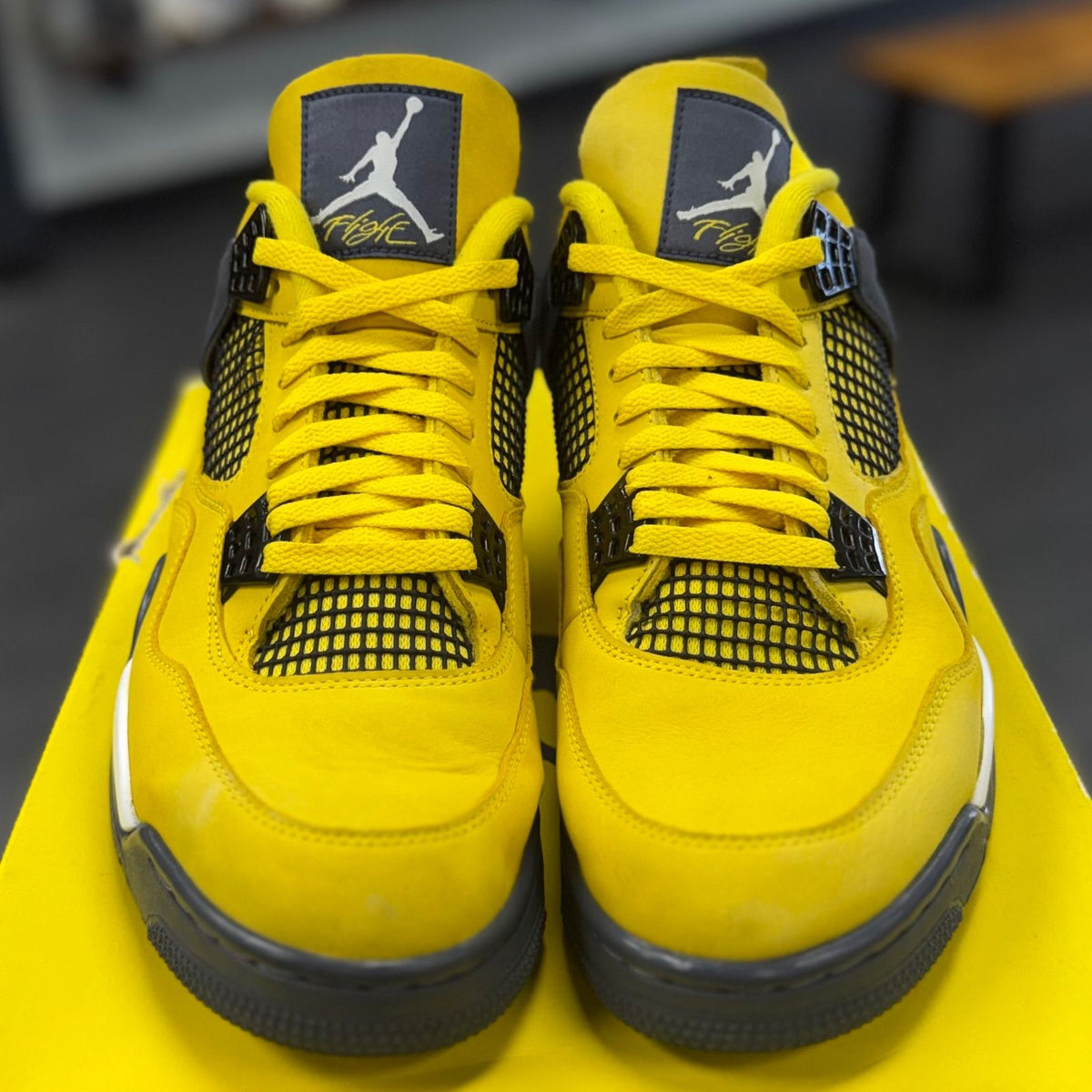 Jordan 4 Retro Lightning (2021) - Preowned