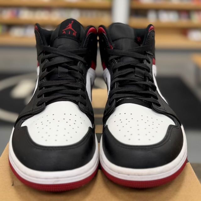 Jordan 1 Mid Gym Red Black Toe - Preowned