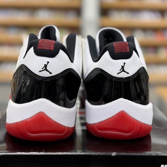 Jordan 11 Retro Low Concord Bred - Preowned