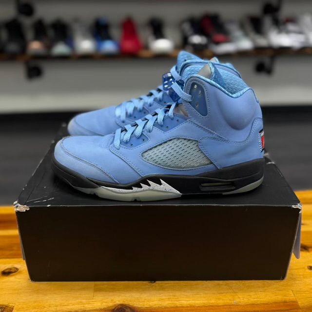 Jordan 5 Retro UNC University Blue - Preowned