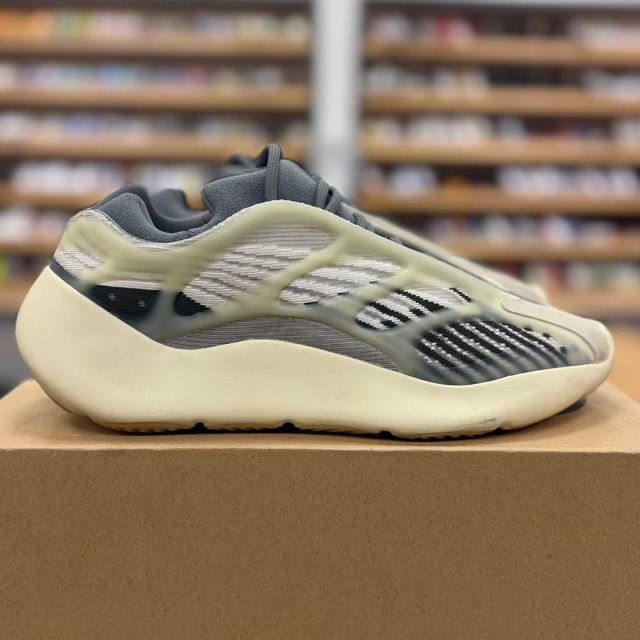 adidas Yeezy 700 V3 Fade Salt - Preowned